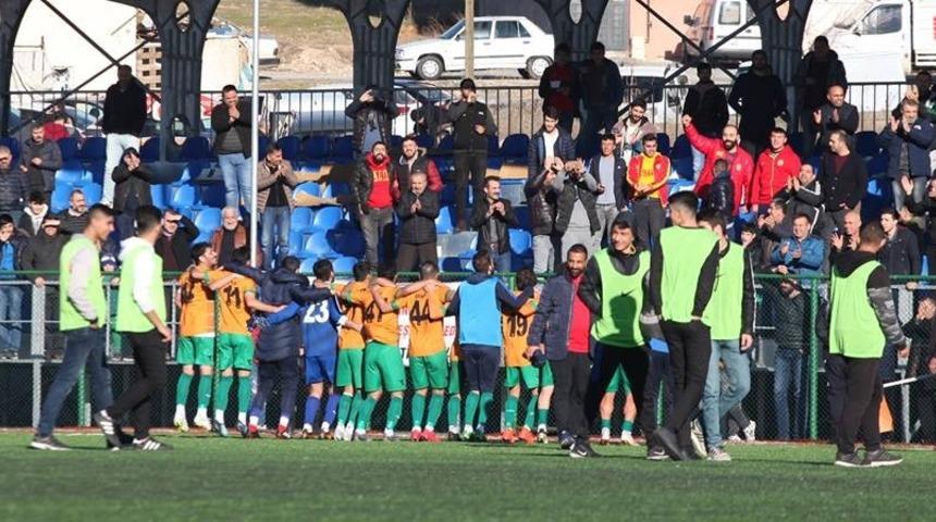 Yeşilyurt Belediyespor şampiyonluk i&ccedil;in kararlı