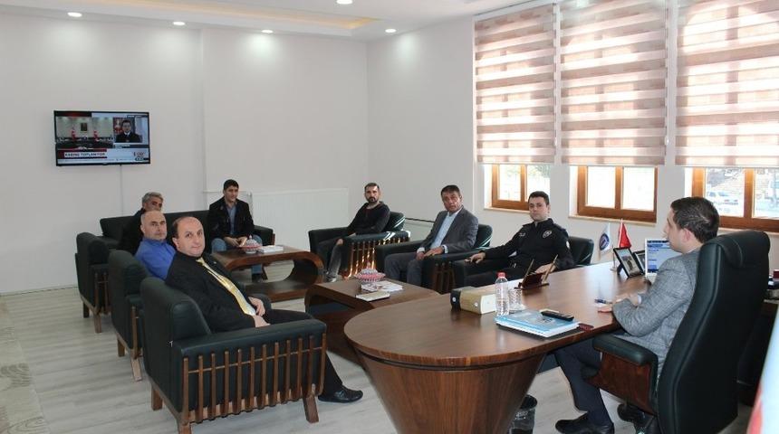 Kaymakam, mahalle muhtarı adaylarıyla se&ccedil;imleri konuştu