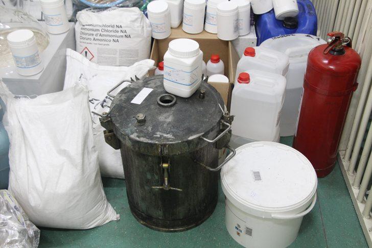 Okulun hemen yanında zehir imalathanesi  G5