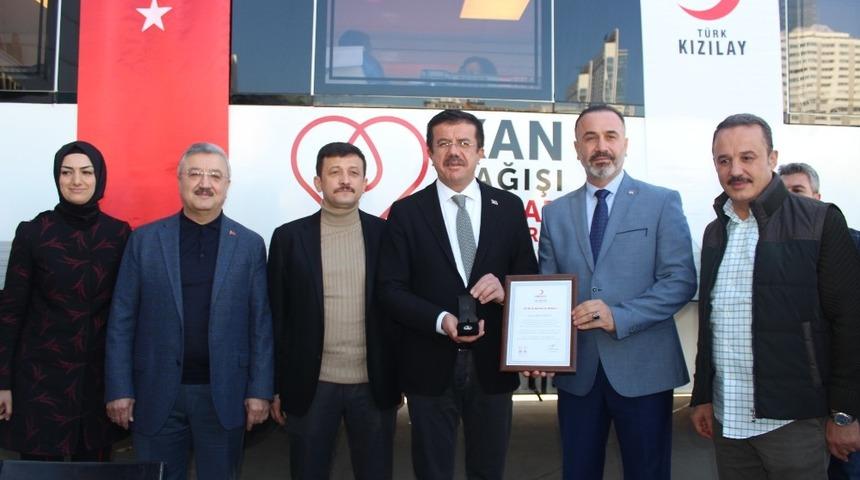 Zeybekci, 25. kan bağışıyla g&uuml;m&uuml;ş madalyalı oldu