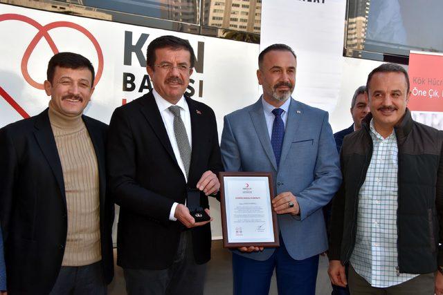 AK Parti'li Zeybekci, 25'inci kez kan bağışında bulundu