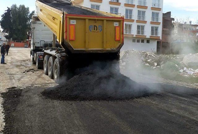 Akdeniz’de yollar asfaltlanıyor