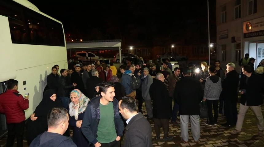 &Ouml;ğrenciler Umre yolculuğuna uğurlandı