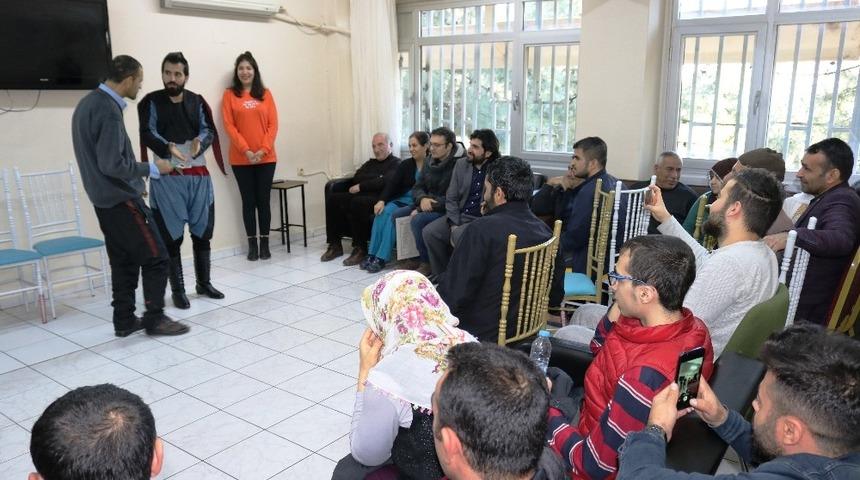 D&Uuml;&rsquo;den psikiyatri hastalarına moral tiyatrosu