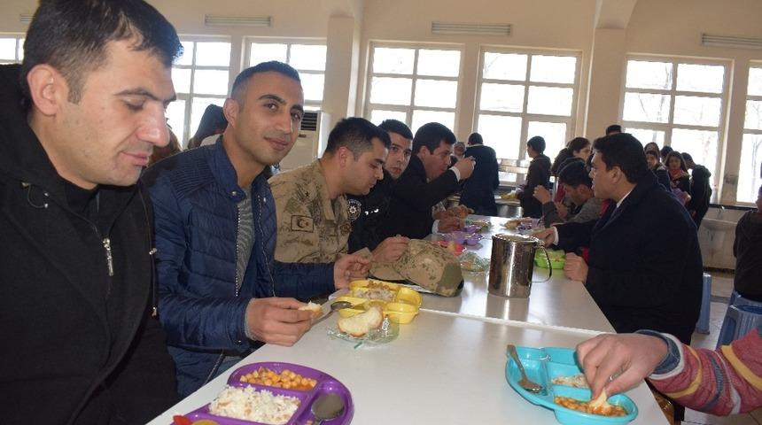 Kaymakam Şahin &ouml;ğrencilerle bir araya geldi