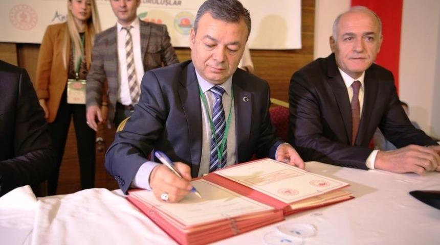 Kardeş il&ccedil;elerle imzalar atıldı