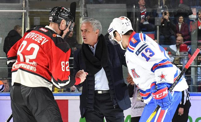 2019-02-04T200911Z_1145084770_RC1F7E6514A0_RTRMADP_3_HOCKEY-KHL-MOURINHO