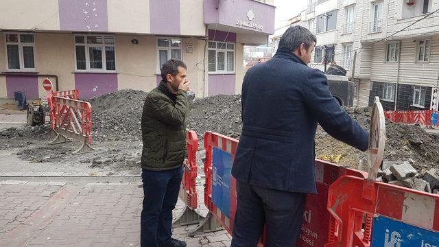 Esenyurt'ta iş makinesi doğalgaz borusunu patlattı (1)