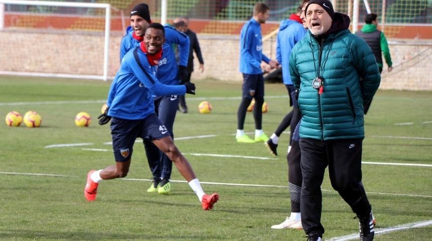 Hikmet Karaman&rsquo;ın şansı Fenerbah&ccedil;e&rsquo;ye tutmuyor