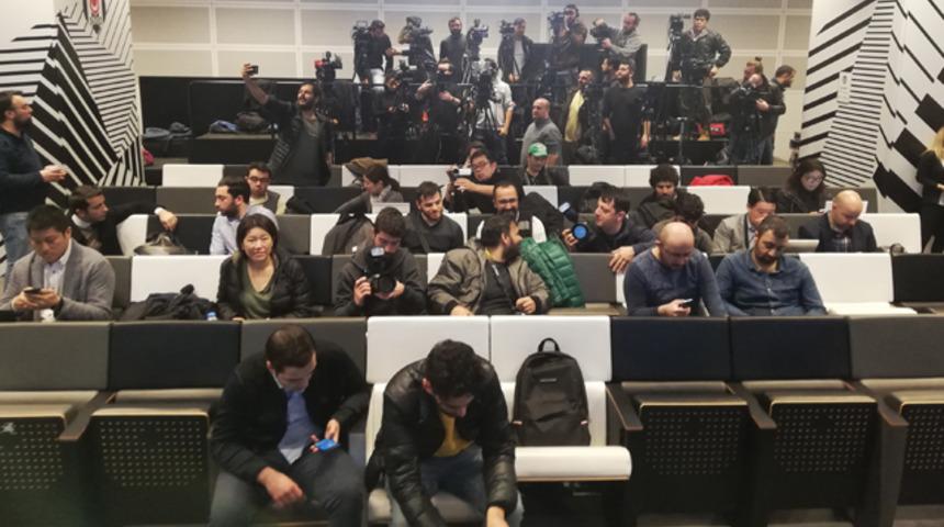 Vodafone Park’taki imza töreninde Japon basınından Kagawa'ya yoğun ilgi