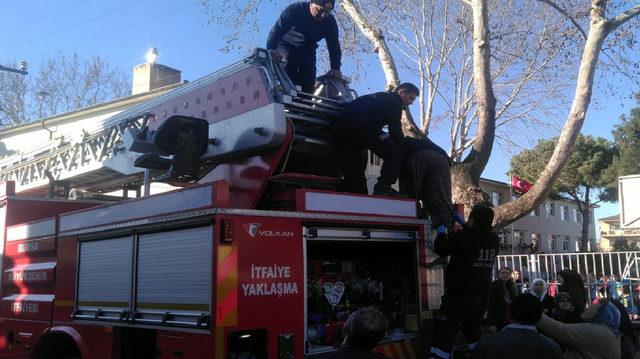 Yangında mahsur kalan babaanne ve torununu itfaiye kurtardı