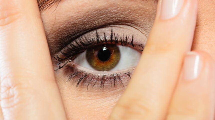 R&ouml;nesans y&ouml;ntemi ile zamanı durdurun! İşte g&ouml;z altı morluğunun &ccedil;&ouml;z&uuml;m&uuml; 