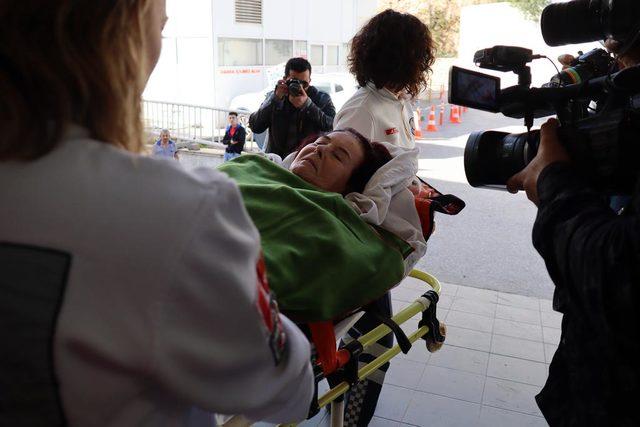 Evinde düşen Fatma Girik, hastaneye kaldırıldı (2)
