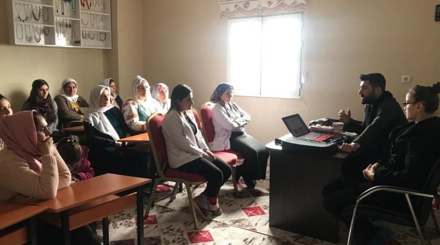 ADEM kursiyerleri ağız ve diş bakımı konusunda bilgilendirildi