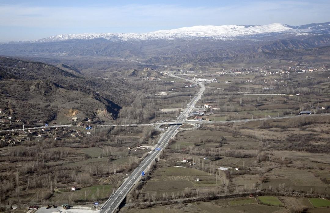 D-100 karayolunda helikopterli trafik denetimi