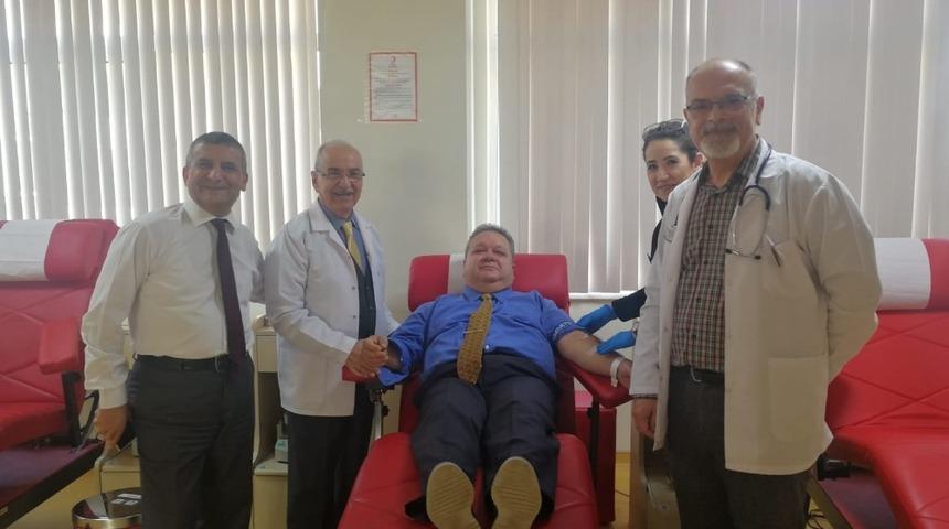 Vali Yardımcısı Sandık&ccedil;ı 73&rsquo;&uuml;nc&uuml; kan bağışında bulundu