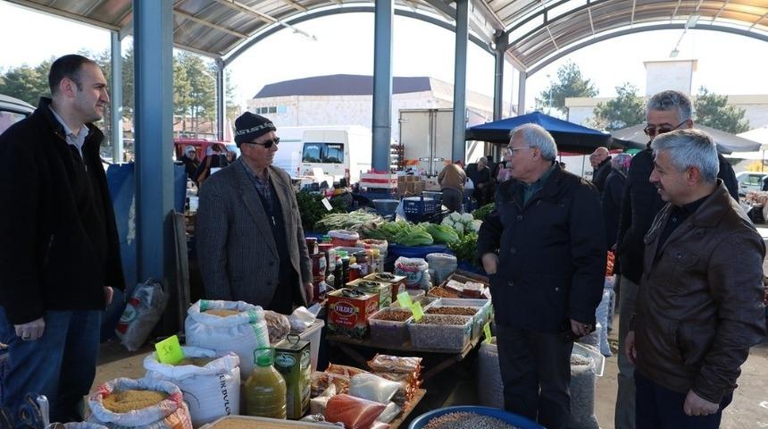Başkan Karaaslan pazar esnafını ziyaret etti