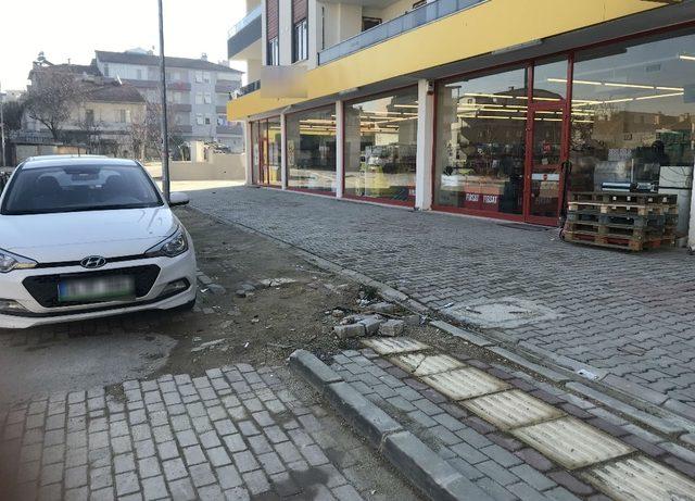 Bıçaklı gasp kamerada