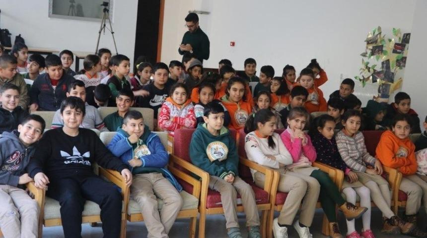 Tekintaş, &ccedil;ocuklara g&uuml;venlik interneti anlattı