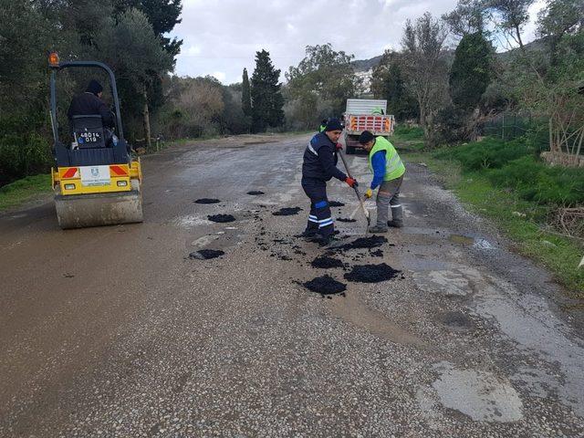 Bozulan yolların bakımları yapılıyor 2