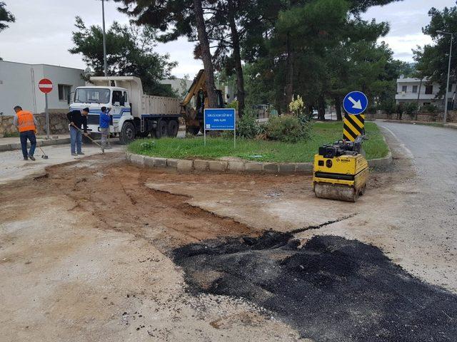 Bozulan yolların bakımları yapılıyor 3