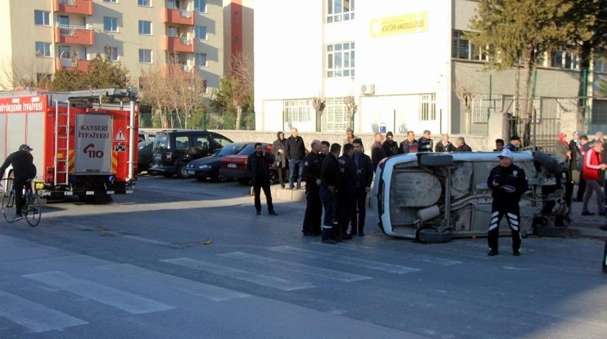 Otomobiller &ccedil;arpıştı: 4 yaralı