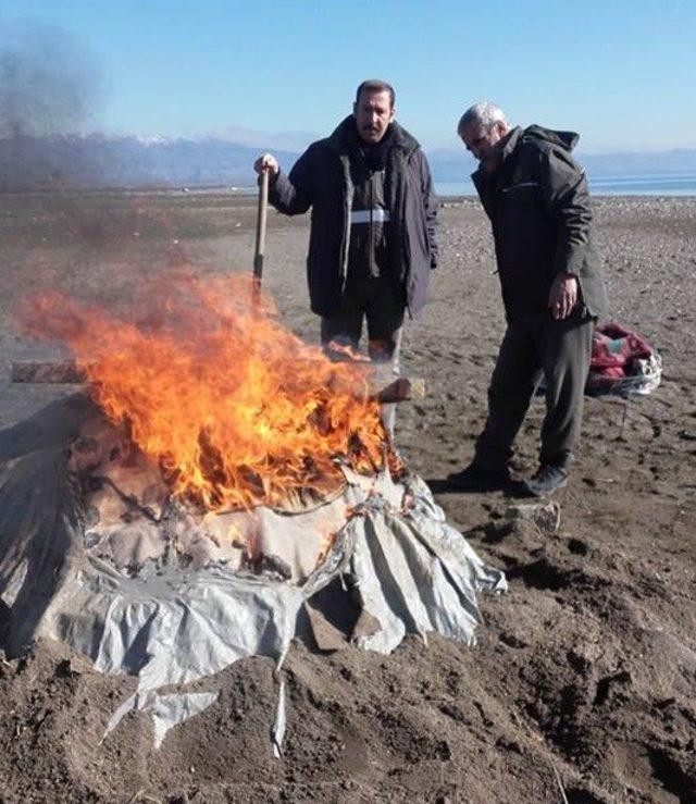 Avcıların ka&ccedil;ak g&uuml;meleri yıkıldı 2