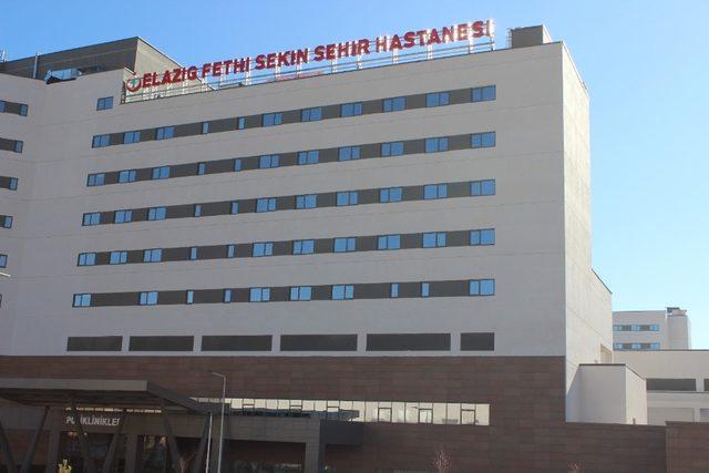 Şehir hastanesinin “Fethi Sekin”  tabelası asıldı