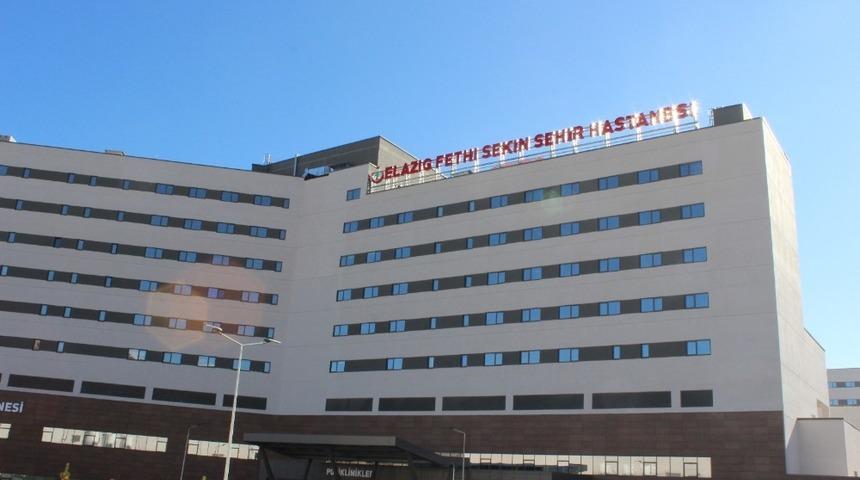 Şehir hastanesinin &ldquo;Fethi Sekin&rdquo;  tabelası asıldı