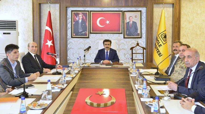Vali G&uuml;zeloğlu, D&Uuml; istişare toplantısına başkanlık yaptı