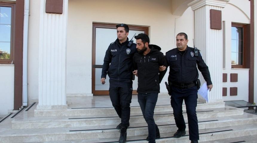 Cezaevi firarisi polisin dikkatinden ka&ccedil;amadı