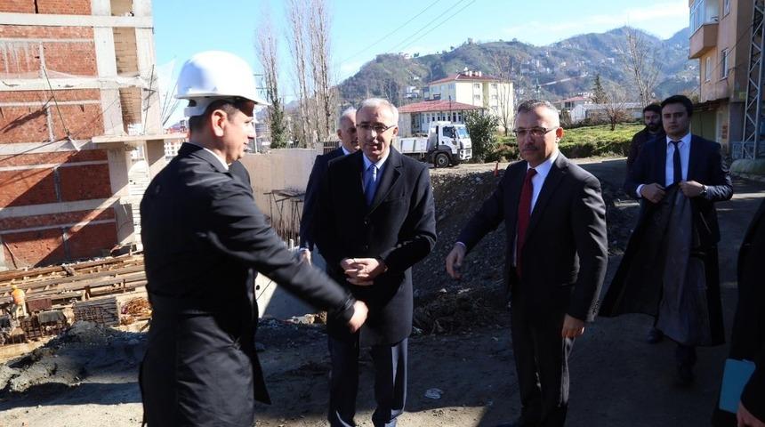 Rize Valisi Kemal &Ccedil;eber Diş Hekimliği Fak&uuml;ltesi inşaatını inceledi