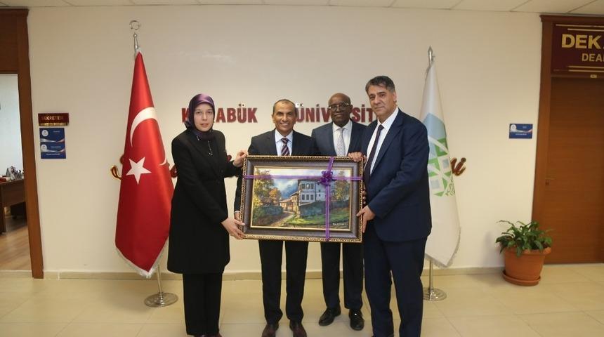 Cibuti Y&uuml;ksek&ouml;ğretim Bakanı&rsquo;ndan, Rekt&ouml;r Polat&rsquo;a ziyaret