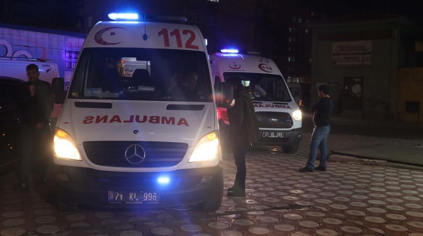 Diyarbakır'da evde &ccedil;ıkan yangında 4 kişi dumandan etkilendi