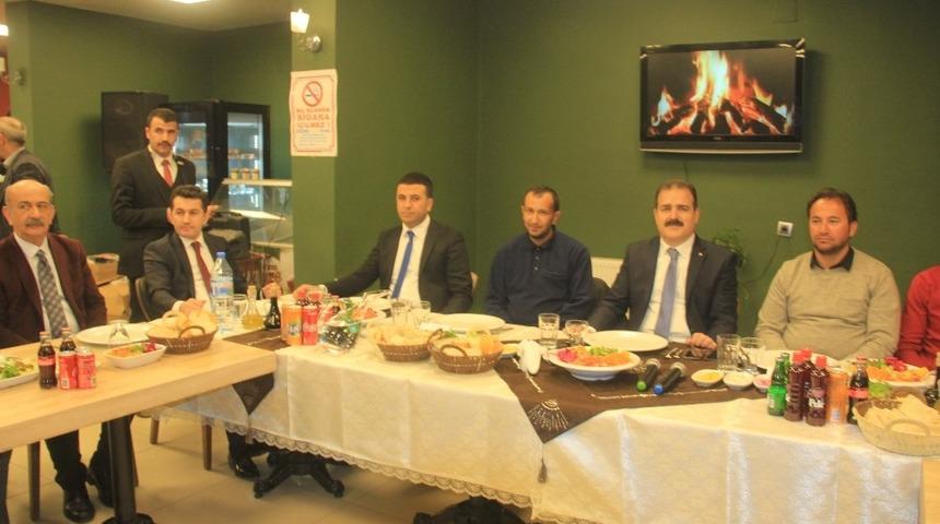 Vali Akbıyık, karla m&uuml;cadele ekibiyle bir araya geldi