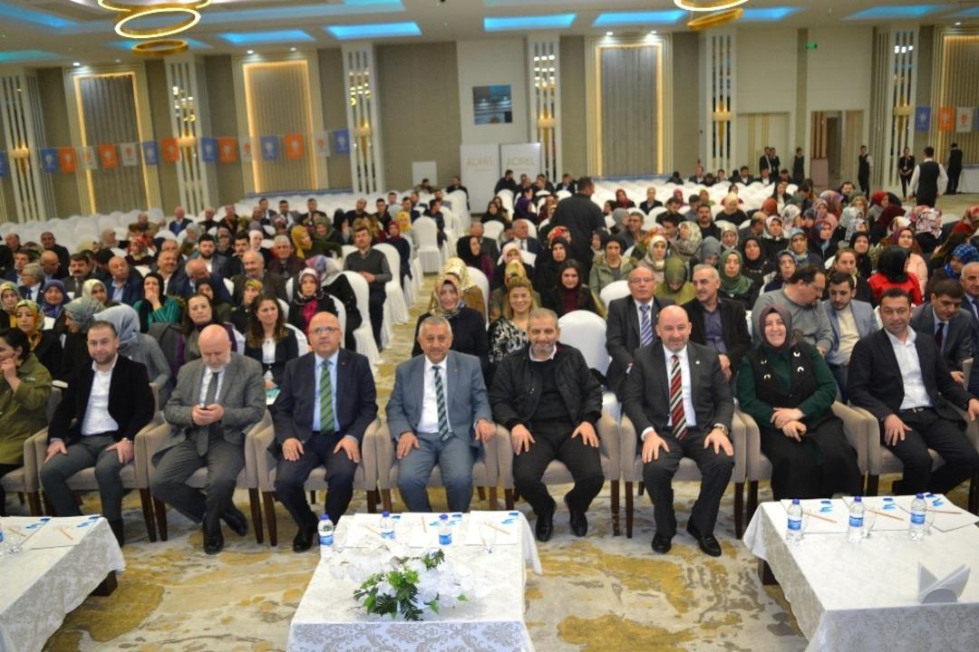 Afyonkarahisar&rsquo;da AK Parti&rsquo;den eğitim semineri