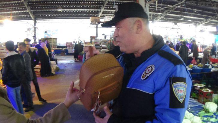 Bu kez polis, hırsız oldu! Pazar yerinde şaşırtan görüntüler G3