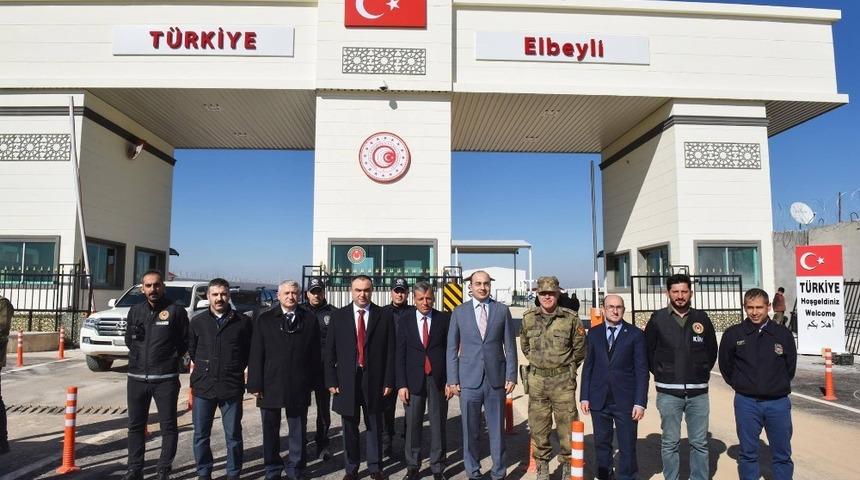 Vali Soyt&uuml;rk &Ccedil;obanbey Sınır Kapısında incelemelerde bulundu