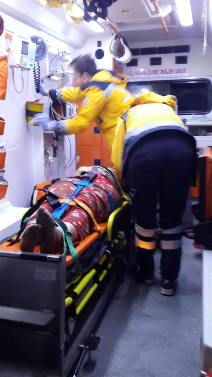 Bir anda evin holü çöktü! Anne-kızı komşuları kurtardı G4