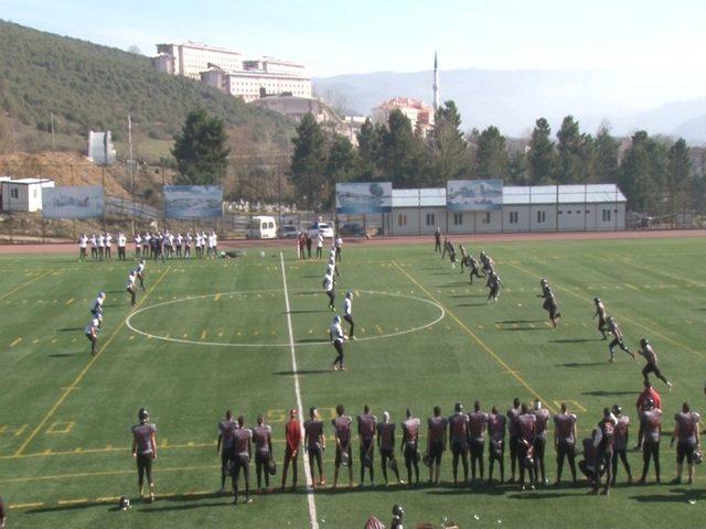 Düzce Üniversitesi korumalı futbol takımı süper lig yolunda