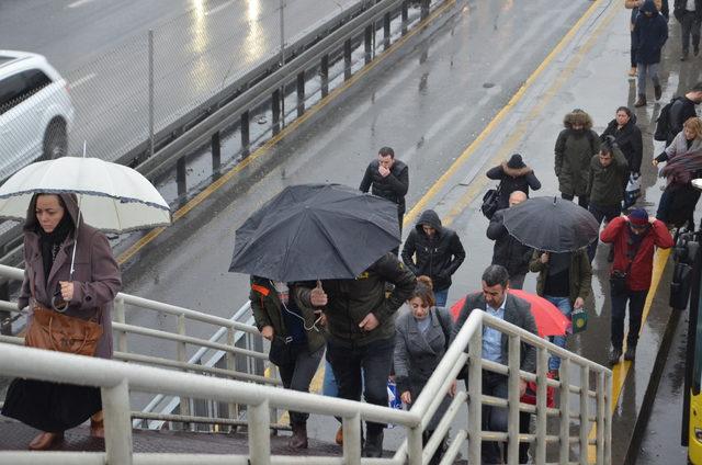 İstanbul'da yağmur etkili oluyor 