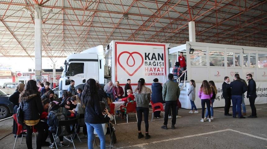 Torbalı&rsquo;da minik &Ouml;yk&uuml; ve t&uuml;m l&ouml;semili &ccedil;ocuklar i&ccedil;in bağışta bulundular