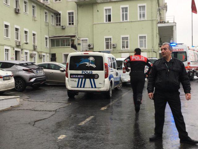 Kasımpaşa Askeri Deniz Hastanesi nde silahlı kişi hareketliliği &nbsp;(1) 1