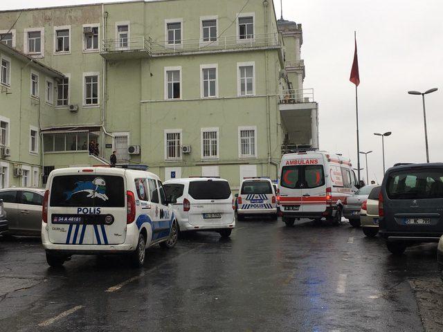 Kasımpaşa Askeri Deniz Hastanesi nde silahlı kişi hareketliliği &nbsp;(1) 2