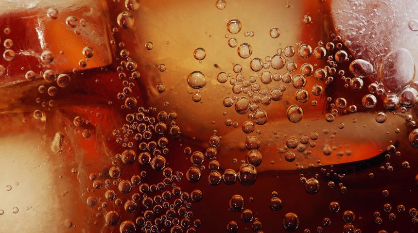 Bir bardak asitli içecek tükettiğinizde 60 dakika içinde vücudunuzda bakın neler oluyor