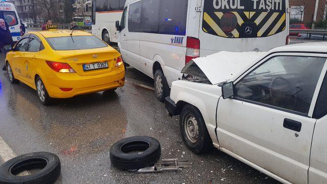 İzmit'te zincirleme kaza: 1'i çocuk 3 yaralı