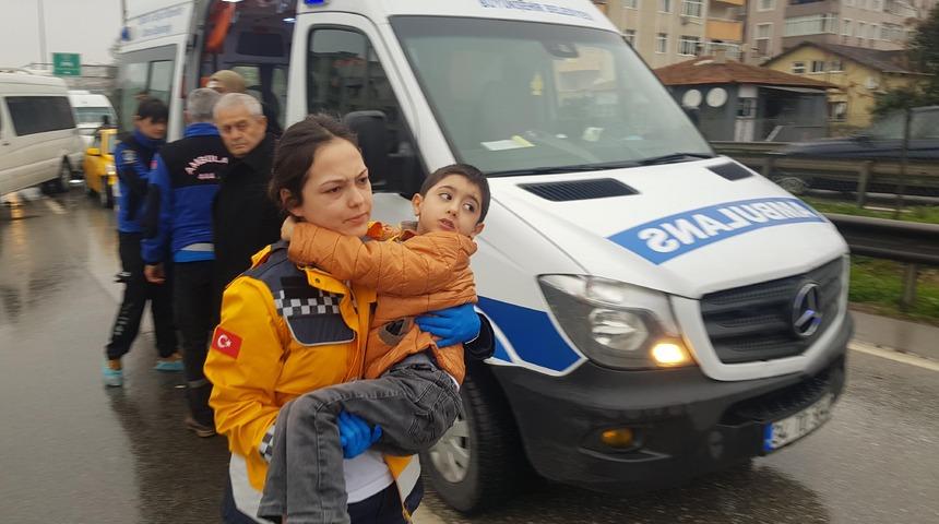 İzmit'te zincirleme kaza: 1'i &ccedil;ocuk 3 yaralı