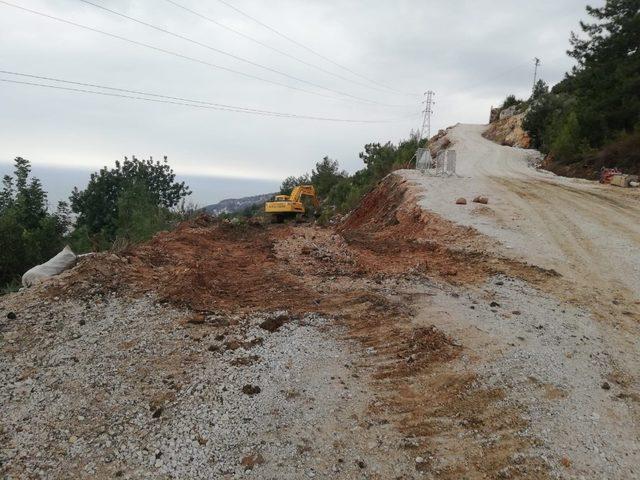 Alanya Belediyesi, şehrin her noktasında çalışmalarını sürdürüyor