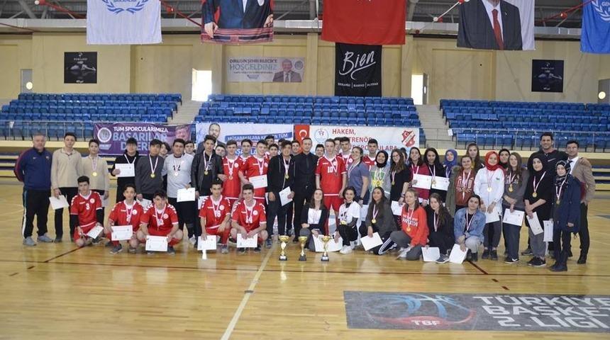 Hentbol Gen&ccedil;ler Kız Erkek İl Birinciliği m&uuml;sabakaları sona erdi