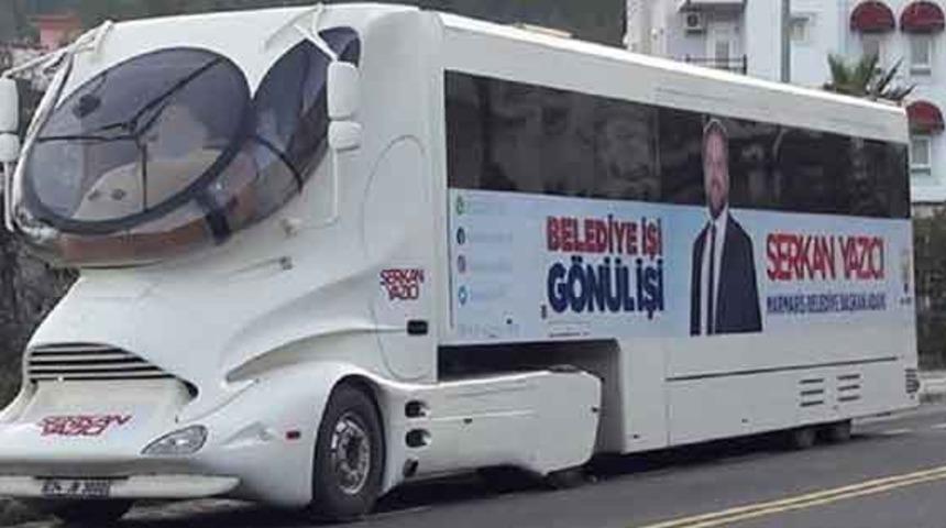 Sosyal medya bunu konuşuyor! AK Partili adaydan dikkat çeken seçim otobüsü